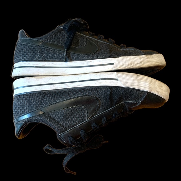 Nike Low Top Sneakers - Picture 4 of 4